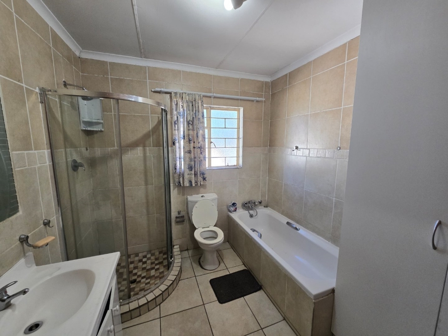 12 Bedroom Property for Sale in Universitas Free State